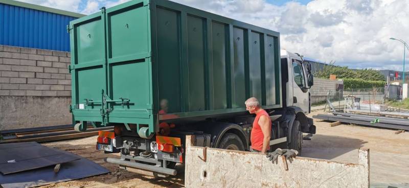 constructeur et vendeur de benne dans le var benne acier ampliroll classe 2